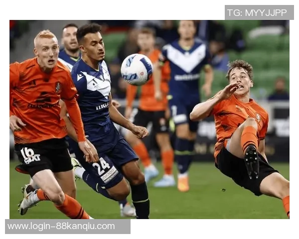 B斯光荣与墨尔本胜利的精彩对决引发球迷热议与期待 B斯光荣与墨尔本胜利的精彩对决引发球迷热议与期待