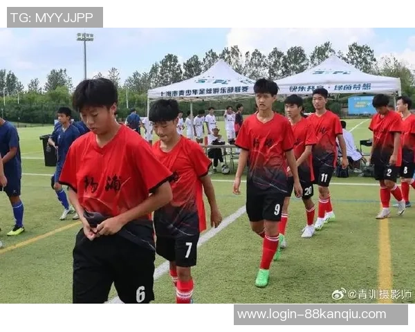 上海足球队的崛起与发展:探讨其在城市文化中的重要性与影响力 上海足球队的崛起与发展:探讨其在城市文化中的重要性与影响力